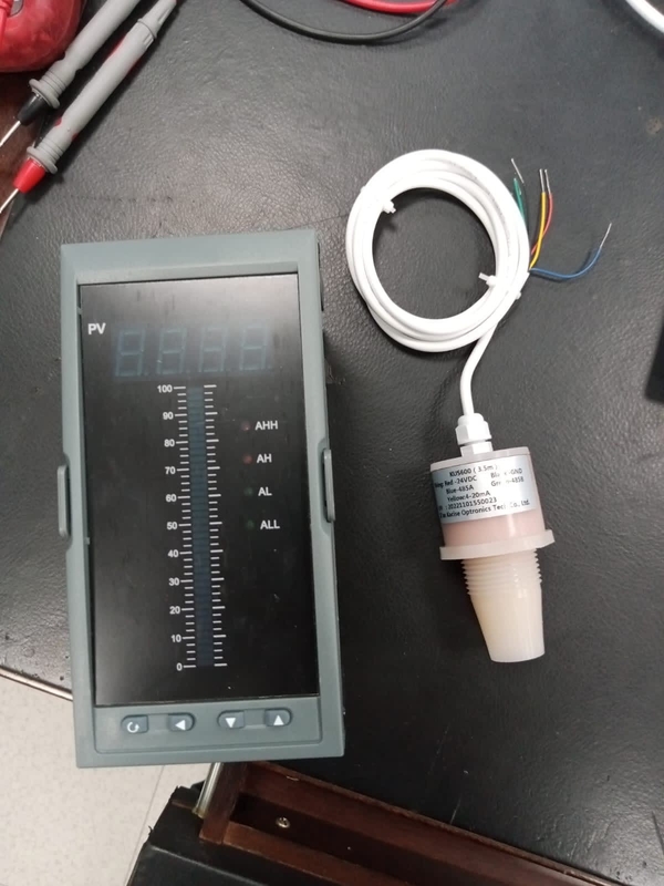 intelligenter Ultraschall-Wasserstandsmesser 5V RS485-Ausgang PVDF-Flüssigkeitsstandssensor KUS600