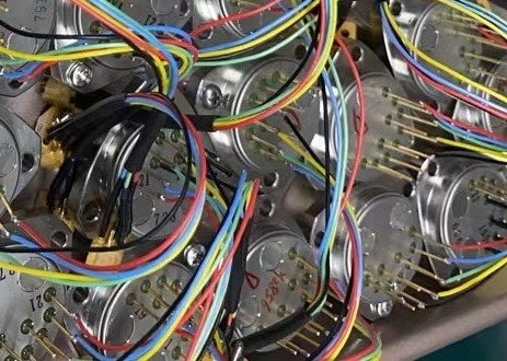 Hochg-Fähigkeit Industrieller Quarzbeschleunigungssensor mit Eingangsbereich ±80 g und Schwellenwert < 5 μ g
