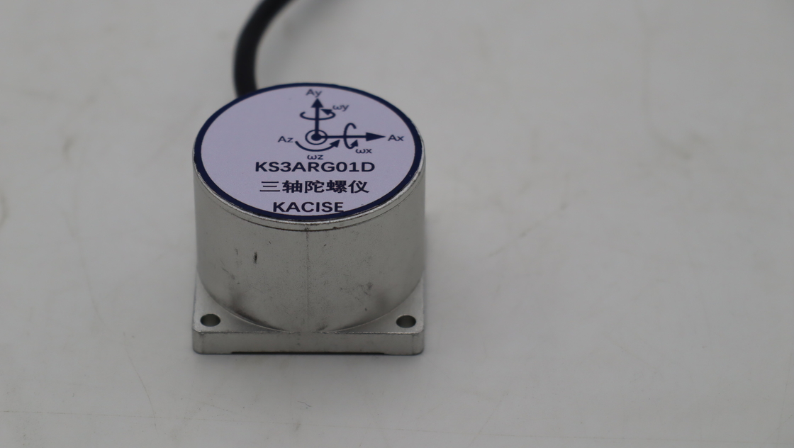 MEMS-Drei-Achsen-Gyroskop wird in Trägheitsnavigationssystemen mit einer Reichweite von ± 300 (゚/s) und einem Stoß von 10000 g verwendet