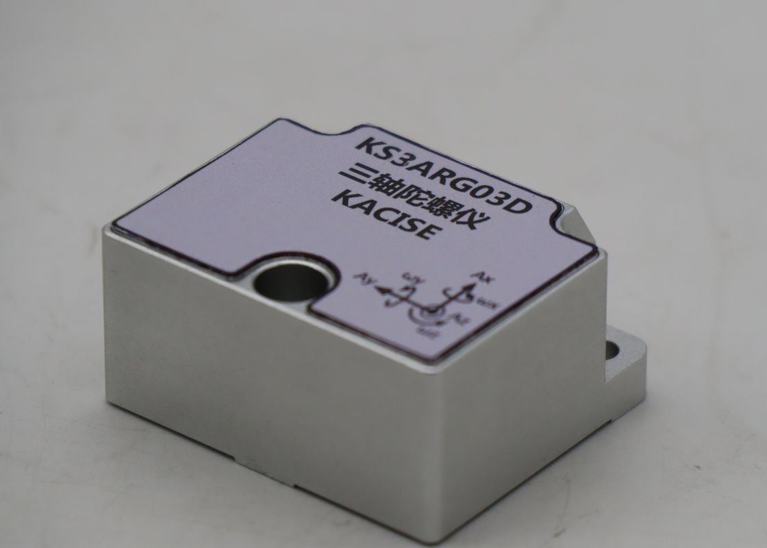 Hochleistungs-MEMS-Gyroskop mit ≤ 1,1 Watt Leistungsausfall, 6,06 g Schwingungswiderstand und Datenaktualisierungsrate von 2000 Hz