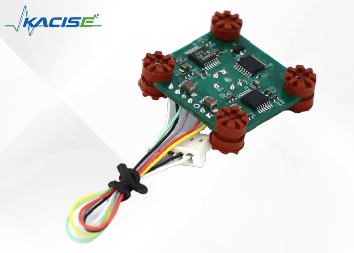 Kleiner MEMS Quarz Winkelfrequenzsensor mit G-Empfindlichkeit (typisch) < 0,05°/sec/g und Schock 500g PK 1⁄2 Sine 2msec