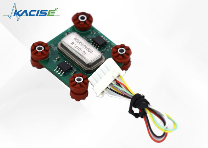 Kleiner MEMS Quarz Winkelfrequenzsensor mit G-Empfindlichkeit (typisch) < 0,05°/sec/g und Schock 500g PK 1⁄2 Sine 2msec