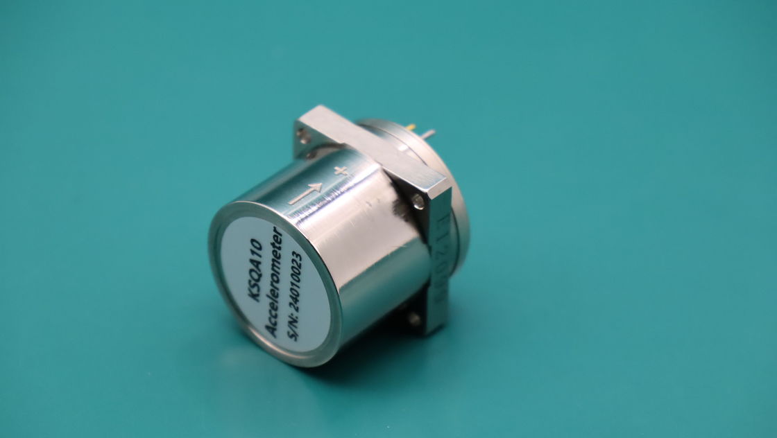 Flexibler Quarz-Beschleunigungsmesser mit einem Eingabebereich von ±20 g, einem Schwellenwert von ≤5 μg und einem Vibrationsspitzensinus von 15 g für die Luft- und Raumfahrt