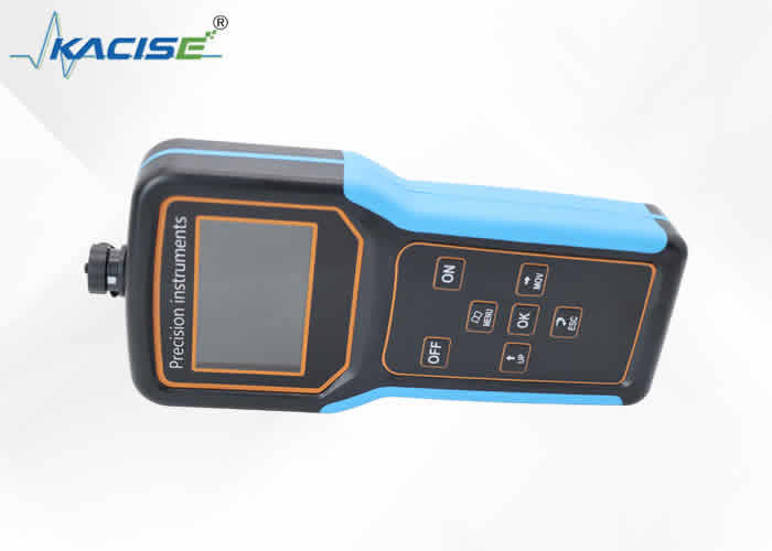 Tragbarer Doppler-Durchflussmesser mit Schutzart IP65/IP67, Datenspeicherfunktion und wiederaufladbarer 12-V-Lithiumbatterie