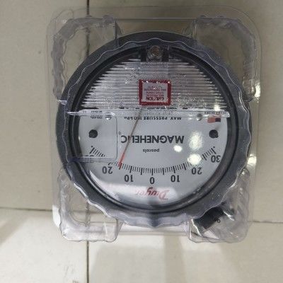 Dwyer Magnehelic 2300-60PA Differenzdruckmessgerät mit 60-0-60 Pa Bereich, ±2 % Genauigkeit und IP67-Gehäuse