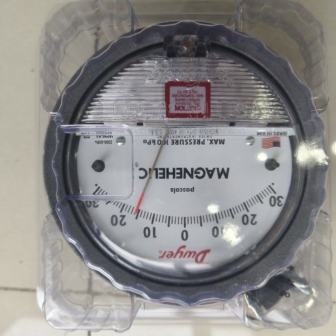 Dwyer Magnehelic 2300-60PA Differenzdruckmessgerät mit 60-0-60 Pa Bereich, ±2 % Genauigkeit und IP67-Gehäuse
