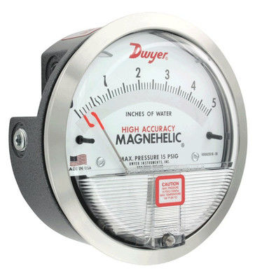 Industrielles Manometer der Dwyer-Serie 2000 mit ±2 % Genauigkeit, Schutzart IP67 und 4-Zoll-Zifferblatt