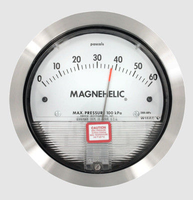 Industrielles Manometer der Dwyer-Serie 2000 mit ±2 % Genauigkeit, Schutzart IP67 und 4-Zoll-Zifferblatt