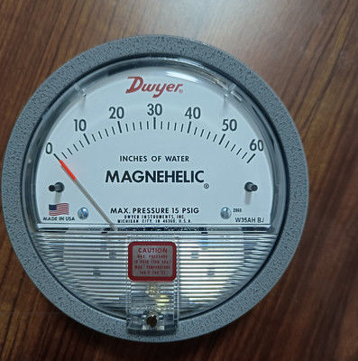 Dwyer Serie 2000 Magnehelic-Differenzdruckmessgerät mit 0–60 Zoll WC. Bereich ±2 % Genauigkeit und 1/8 NPT-Anschluss