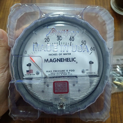 Dwyer Serie 2000 Magnehelic-Differenzdruckmessgerät mit 0–60 Zoll WC. Bereich ±2 % Genauigkeit und 1/8 NPT-Anschluss