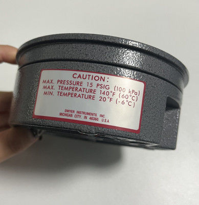 Dwyer-Differenzdruckmessgerät der Baureihe 2000 mit ±2% FS-Genauigkeit und reibungsloser magnetischer Bewegung für Anwendungen bei 20-140 °F