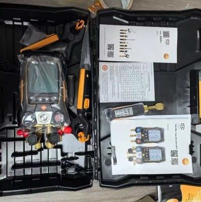 testo 557s Smart Vacuum Kit mit Schläuchen - Smart digitaler Verteiler mit drahtlosen Vakuum- und Temperaturproben und 4 Schlauchsätzen