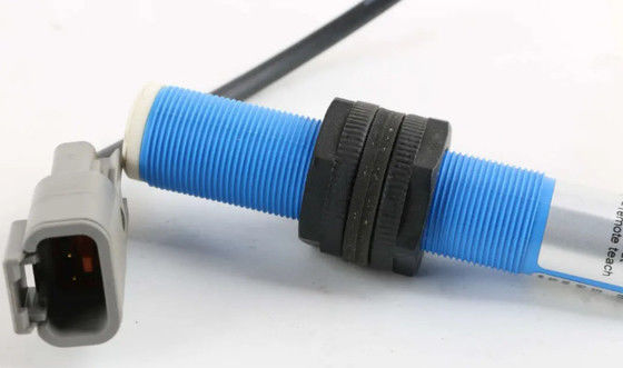 Honeywell 943-Serie Ultraschall-Distanzsensor mit 180 KHz Frequenz, Kunststoffgehäuse und ± 2 mm Wiederholgenauigkeit