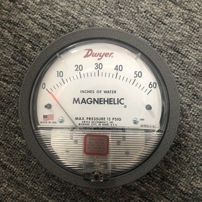 Magnehelikale Differenzdruckmessgerät der Baureihe 2000 mit mechanischem Betrieb IP67 Wettersicherheit und ±1% FS-Genauigkeit