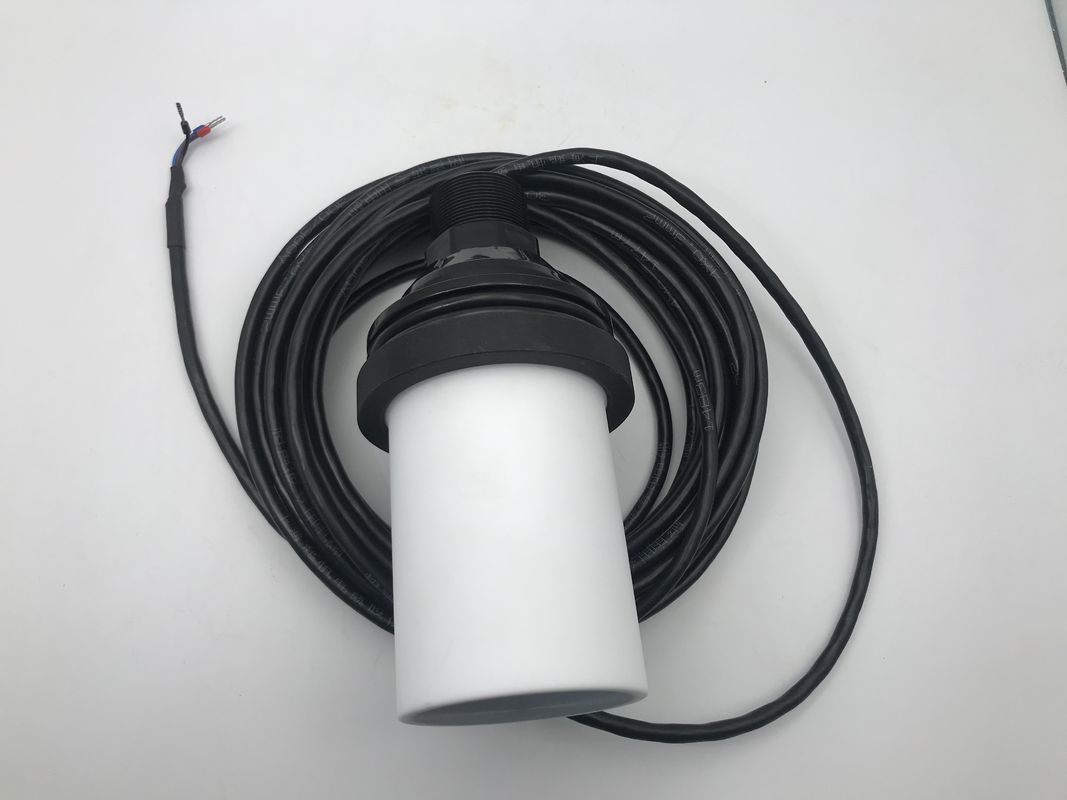 IP68 wasserdichtes Ultraschallsensor mit PTFE-Gehäuse und 0,5 - 12 m Reichweite für die Niveaumessung